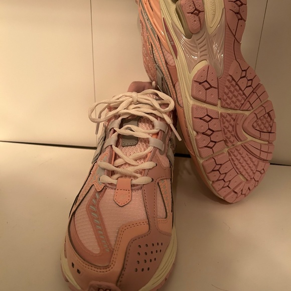 8.5 men new balances never worn